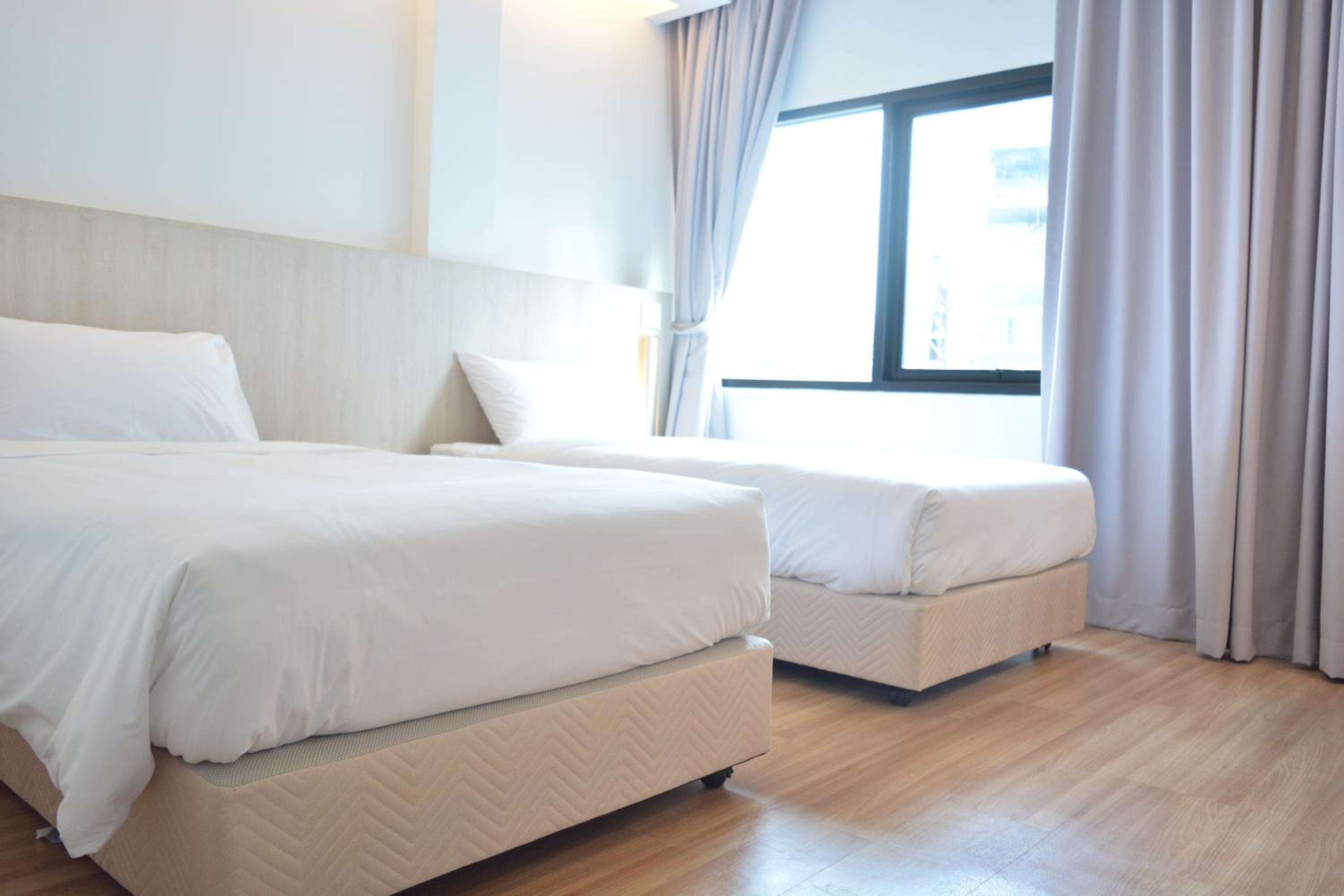PREMIER, TWIN BEDS