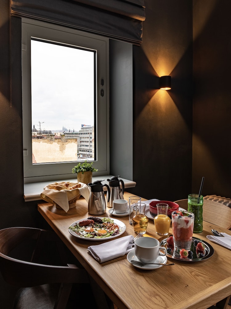 The Viaduct - Suites & More 55/60