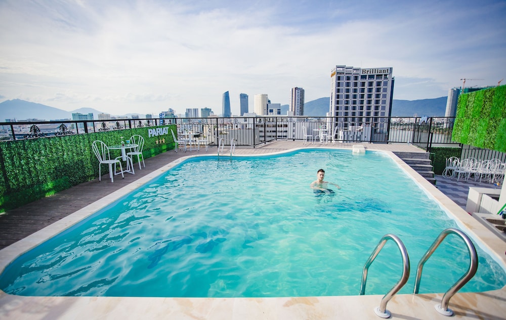 Pariat River Front Hotel 45/62