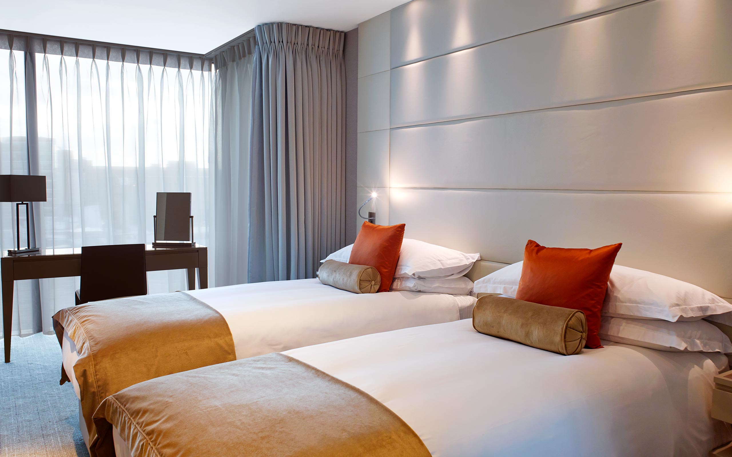 River View Luxury Two Bedroom Apartment، Cheval Three Quays 2/3