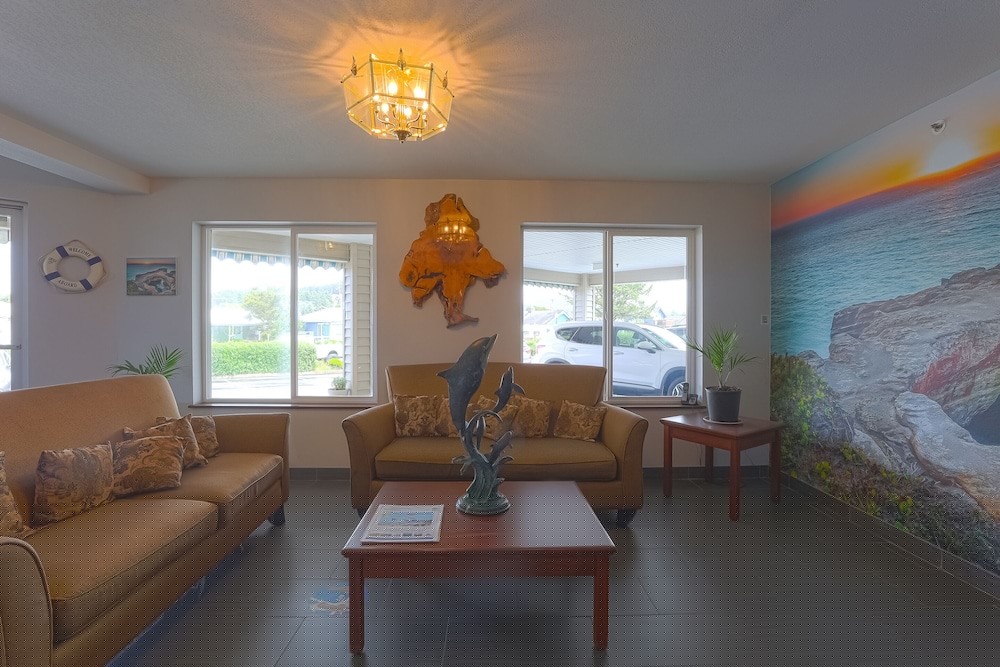 Siletz Bay Beachfront Hotel by OYO Lincoln City 47/71