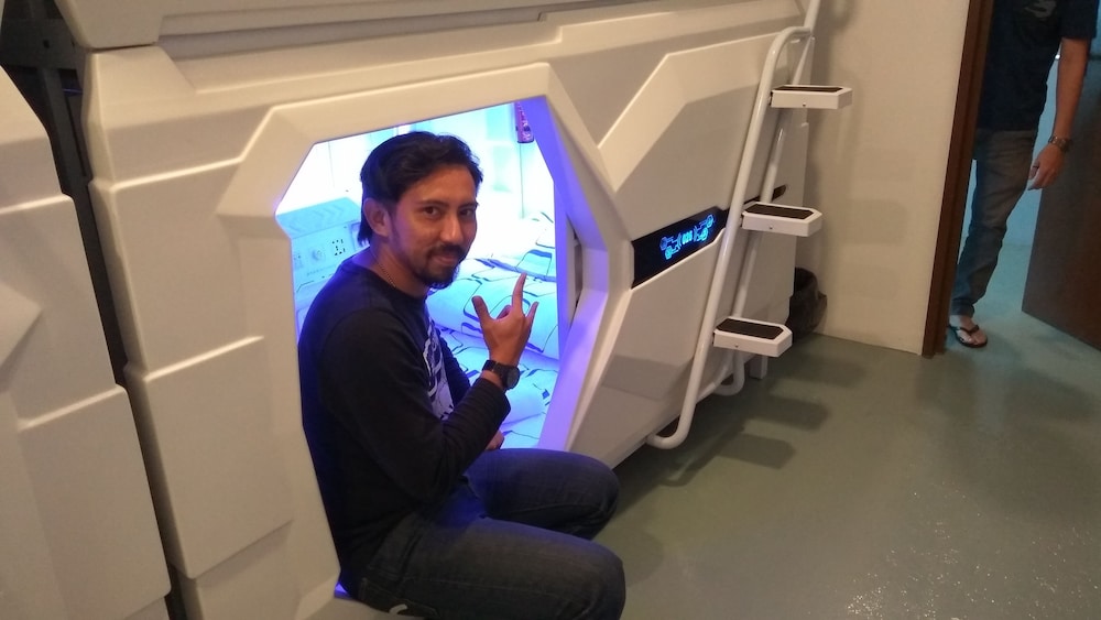 Space Capsule Hotel 5/32