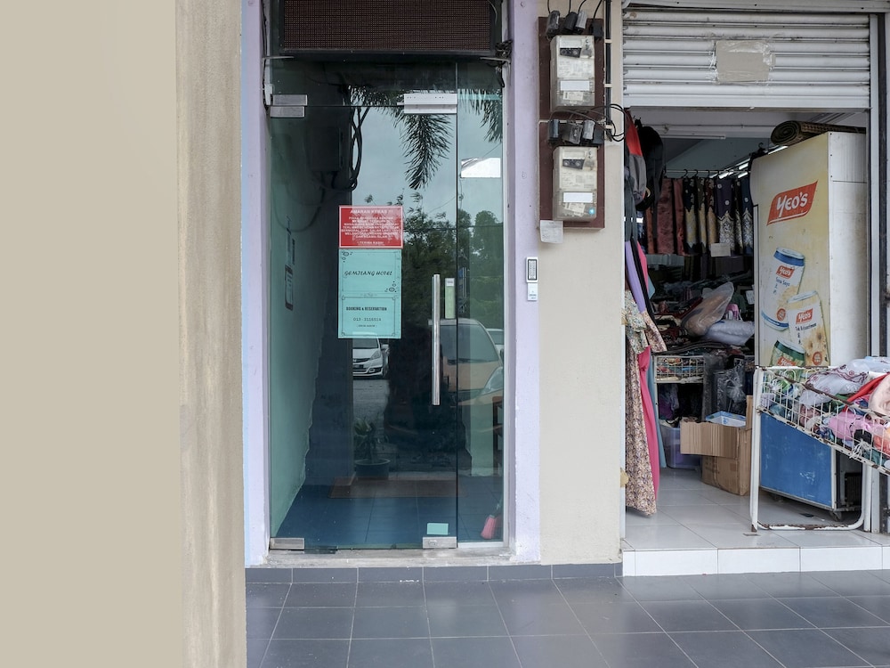 OYO 90180 Gemilang Hotel Kerteh 28/29