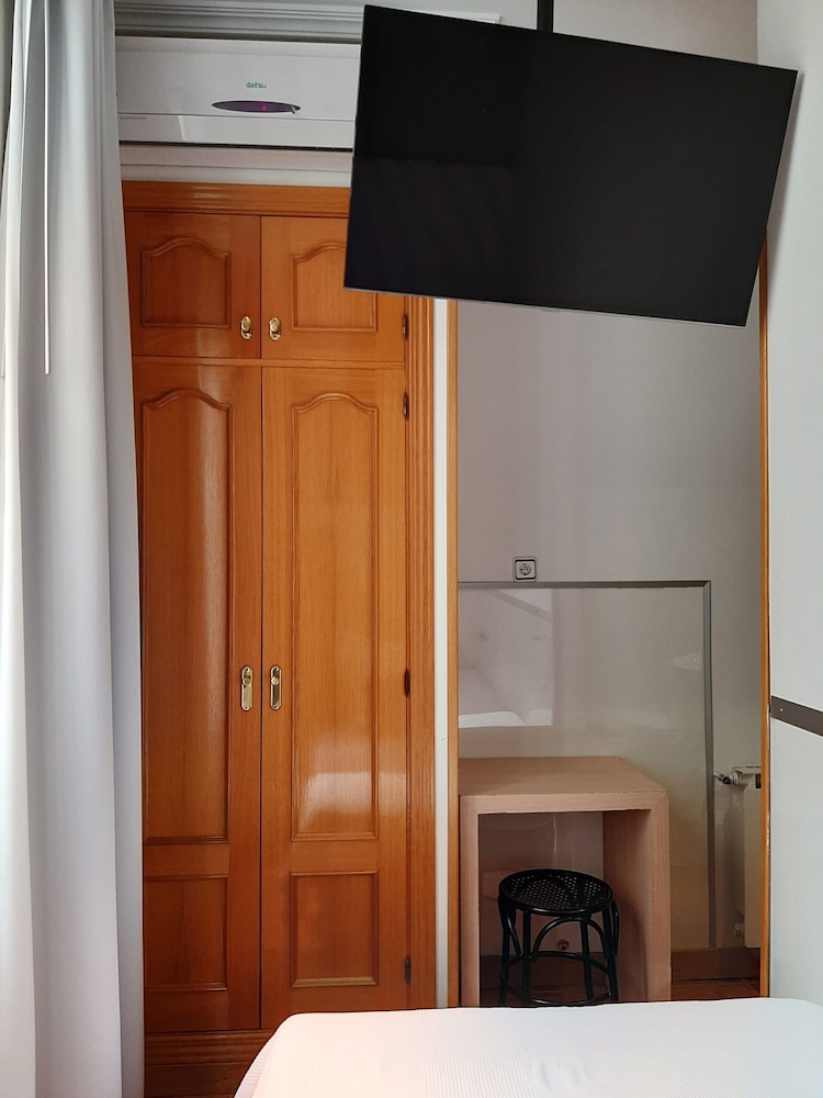 Hostal Las Fuentes 23/66