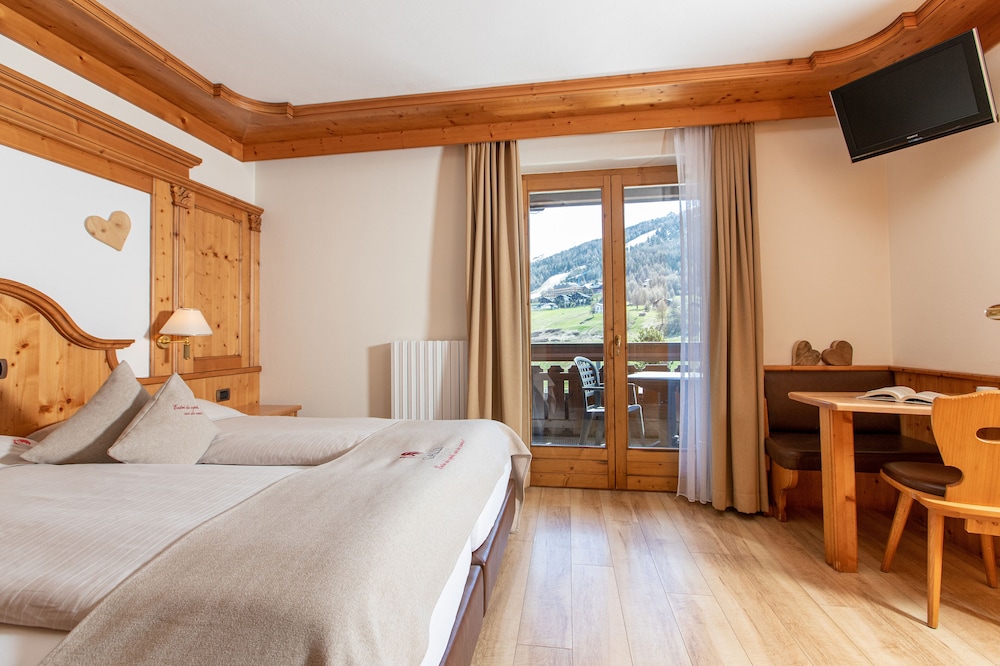 CLASSIC, DOUBLE OR TWIN BED, BALCONY
