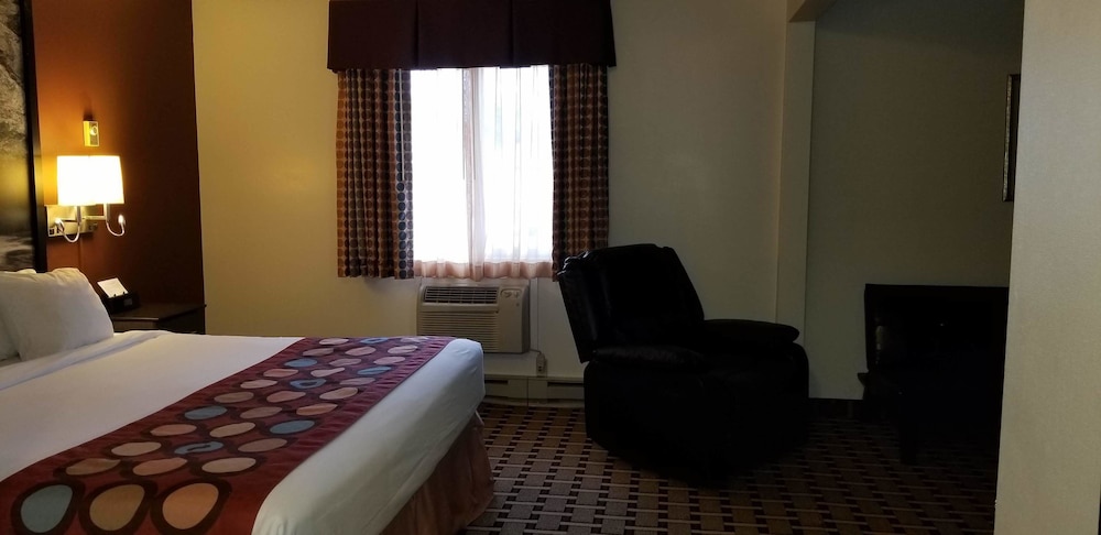 Super 8 by Wyndham Ashland 8/31