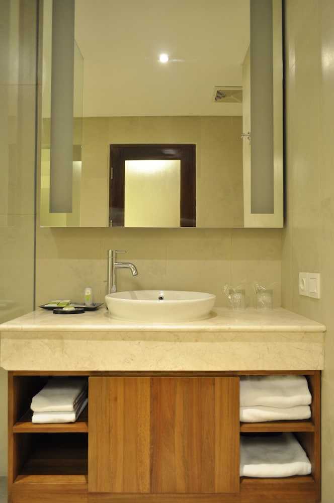 Taksu Sanur Hotel 12/76