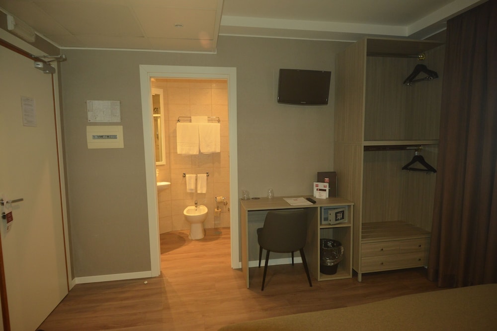 HOTEL TIEMPO 30/33