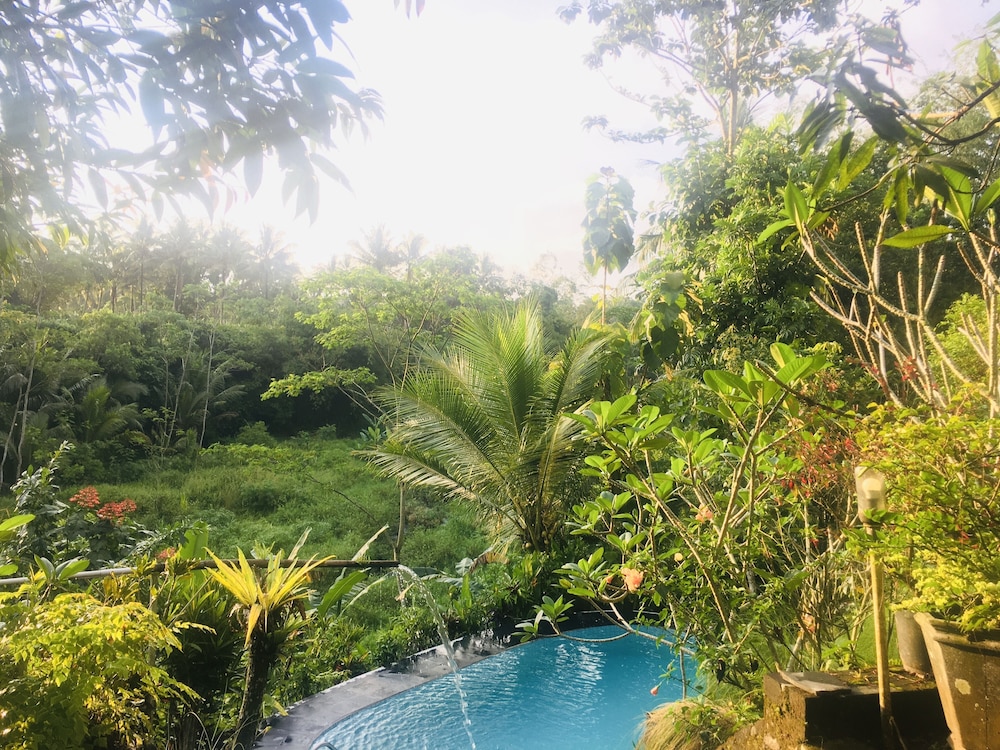 The Riverside Javanese Cottages 30/45