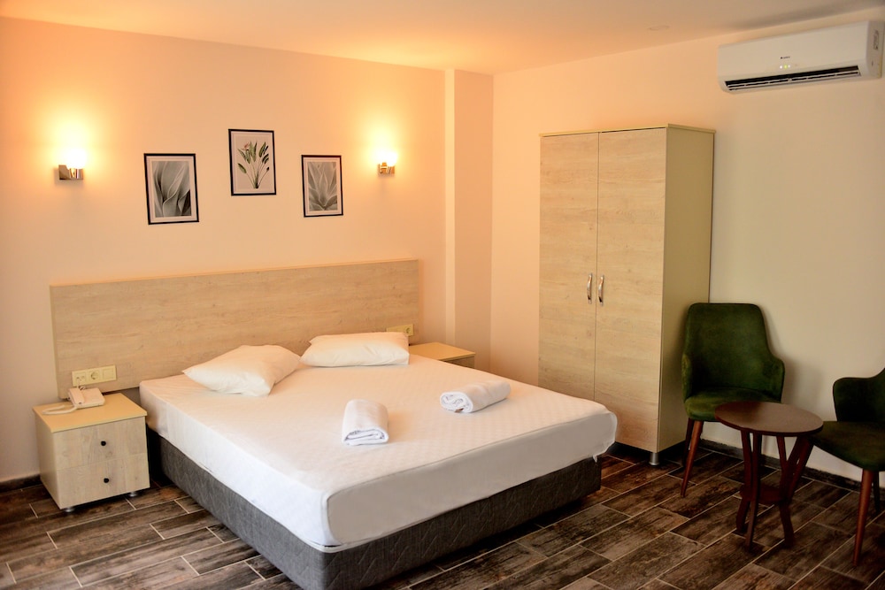 Dream Town Hotel & Restaurant 8/50