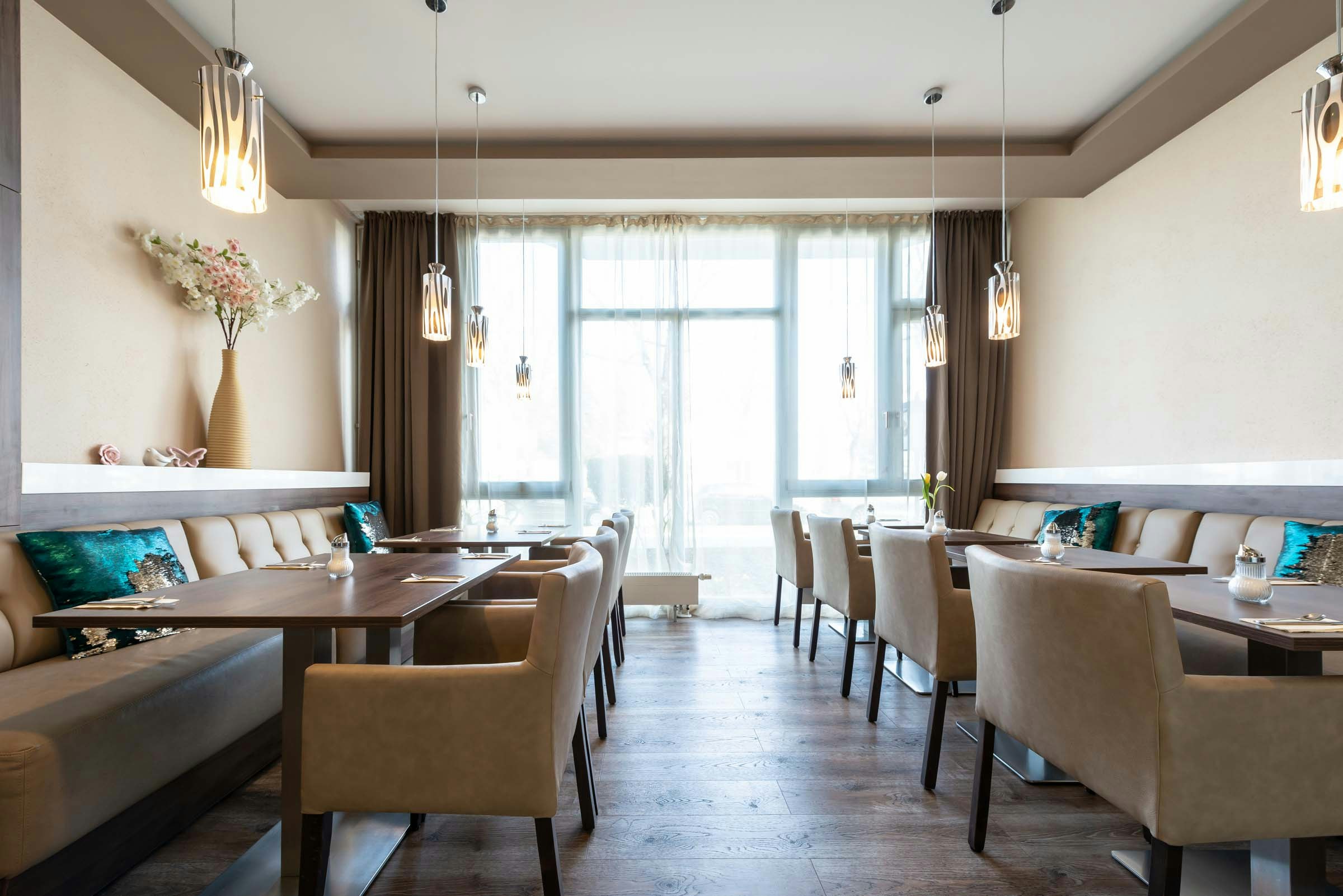 Empress Boutique Hotel 57/65