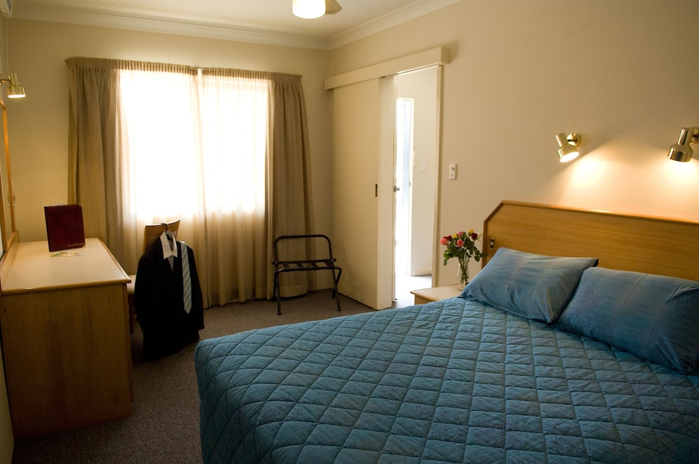 NARELLAN MOTOR INN 18/54
