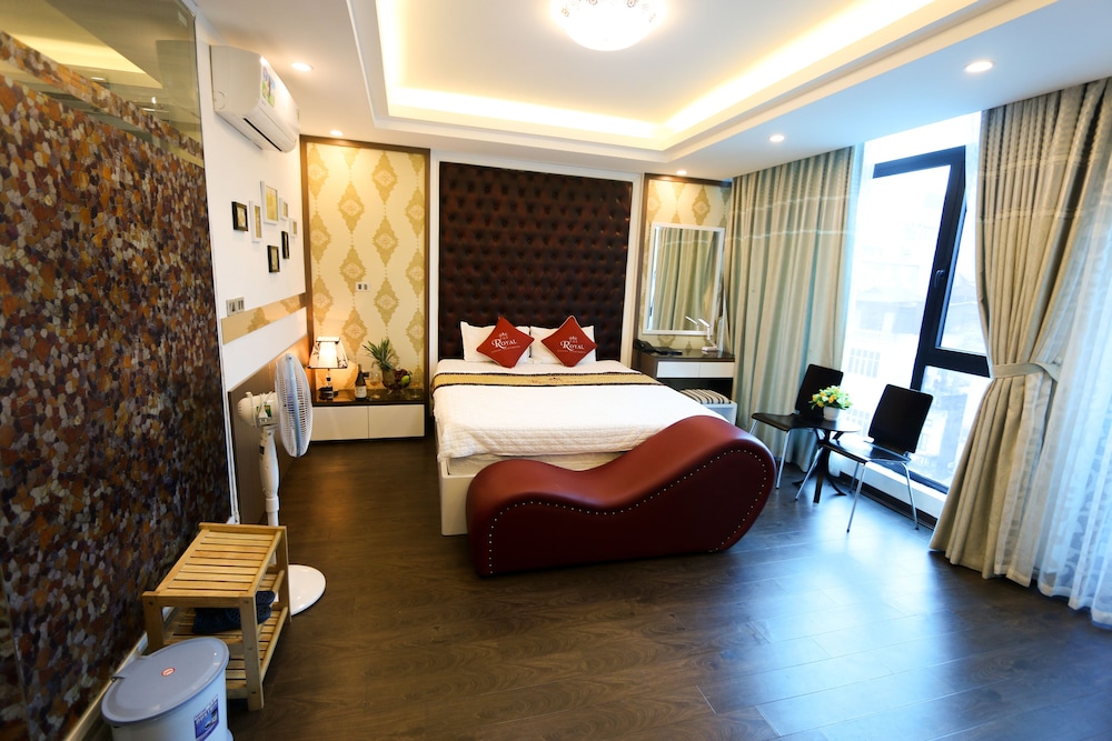 The Royal Hotel 17/50