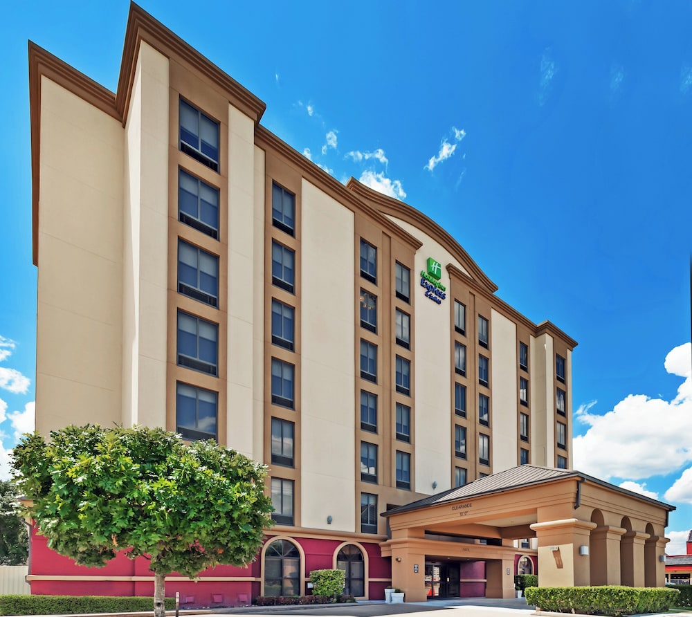 Holiday Inn Express and Suites Houston - Memorial Park Area 2/45