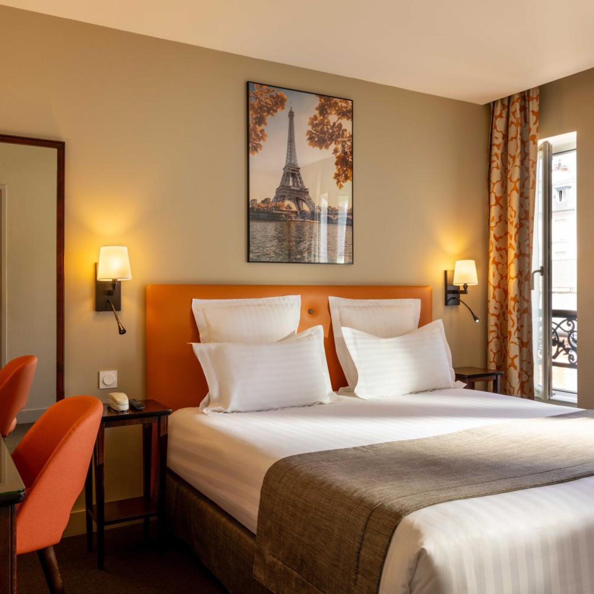 Superior, Double Bed, Eiffel View
