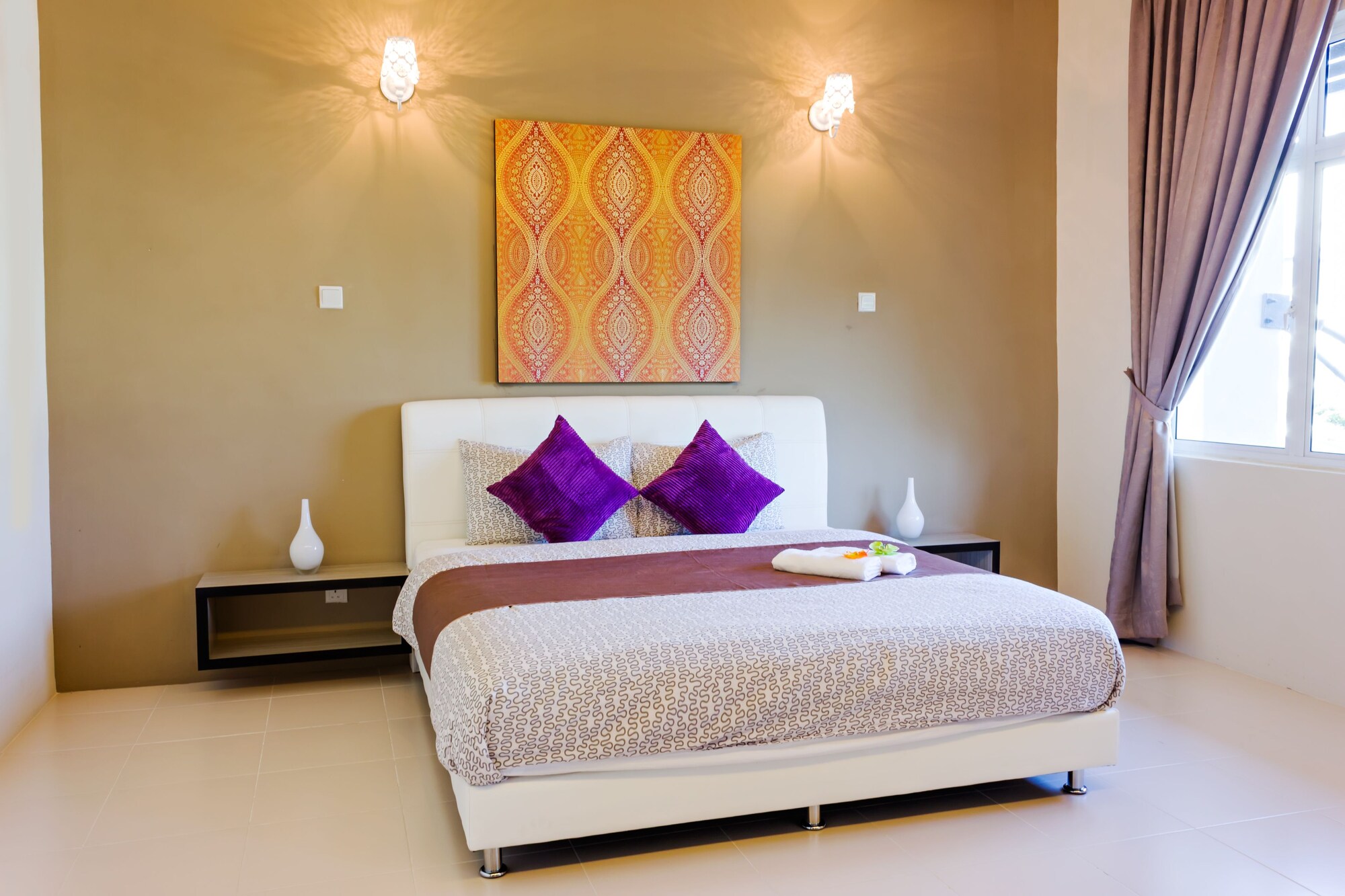 6 BEDROOMS, VILLA
