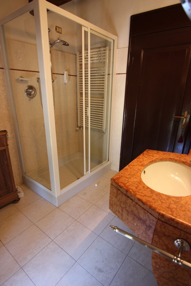 HOTEL VILLA GIONA 75/77