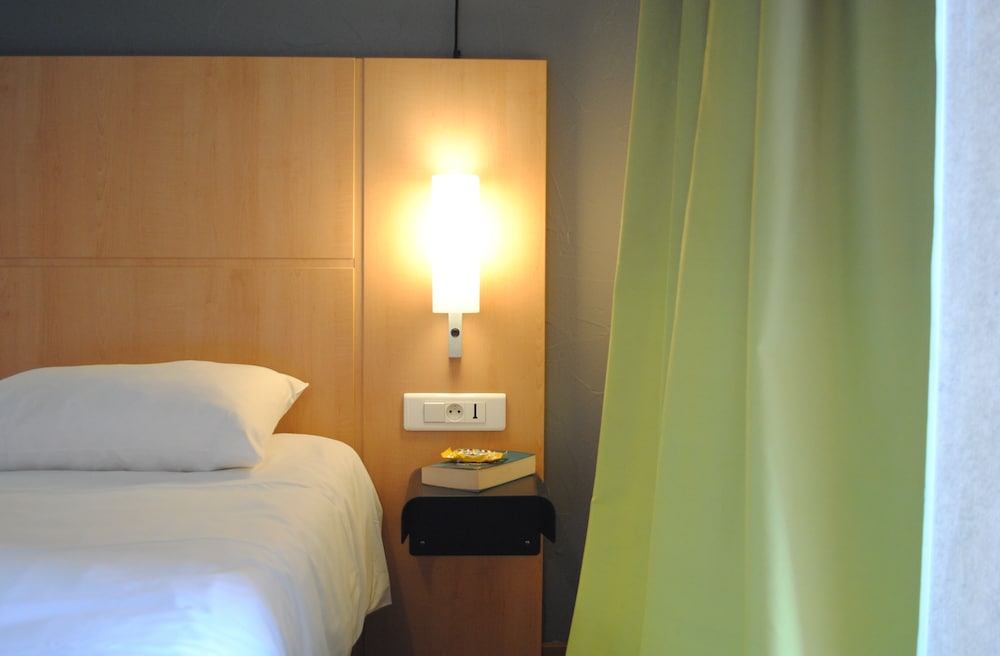 Ibis Hyeres Centre 15/50