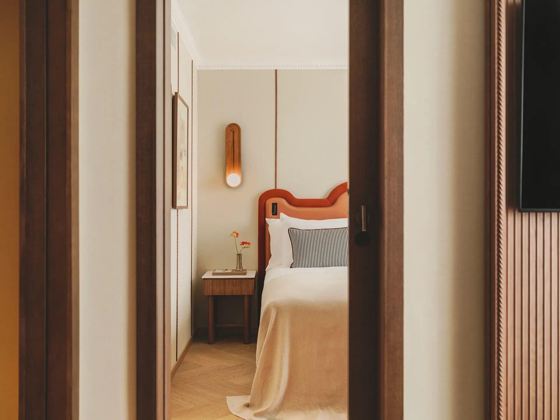 Suite, Convertible Double Bed