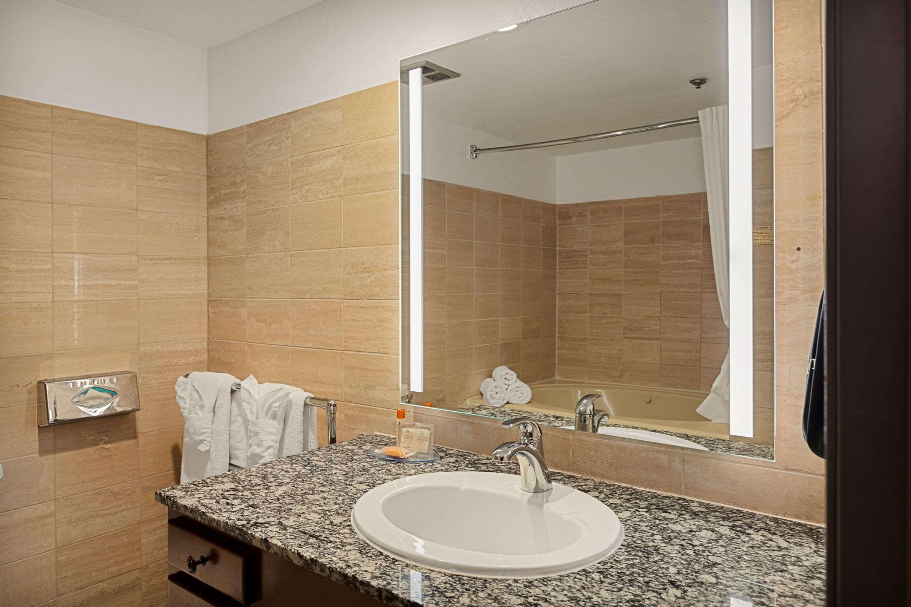 غرفة بسريرين كينج، Chateau Big Bear Boutique Hotel, BW Signature Collection 2/2