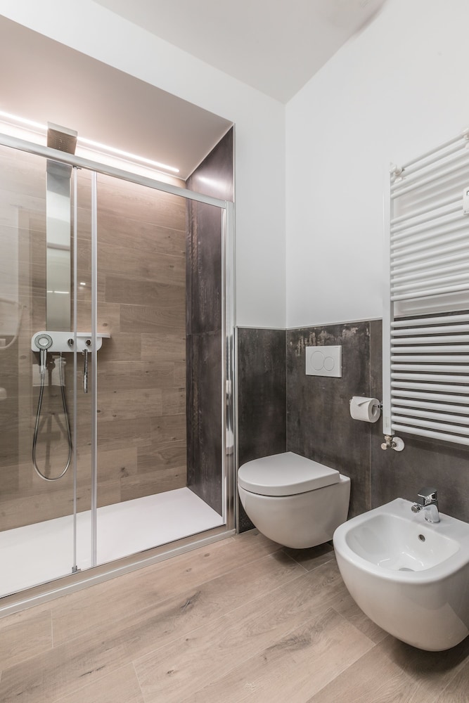 Astoria Deluxe Rooms 17/17