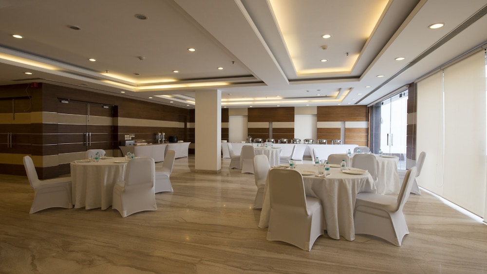 Stately Suites, Golf Course Road 53/58