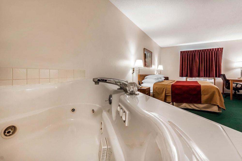 Rodeway Inn Holdrege NE 17/38