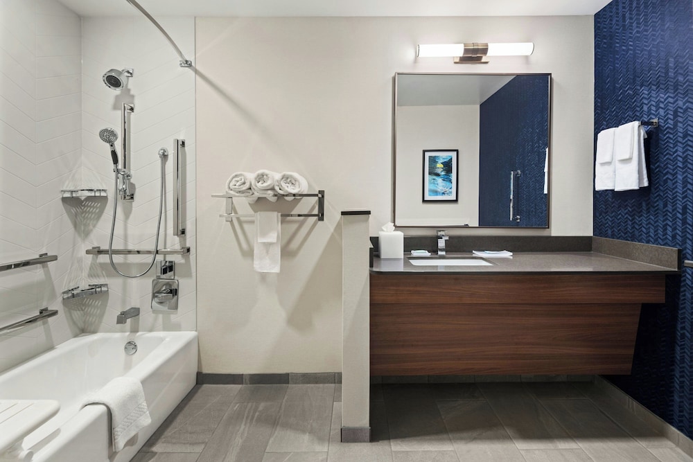Fairfield Inn & Suites by Marriott Cedar Rapids North 50/52