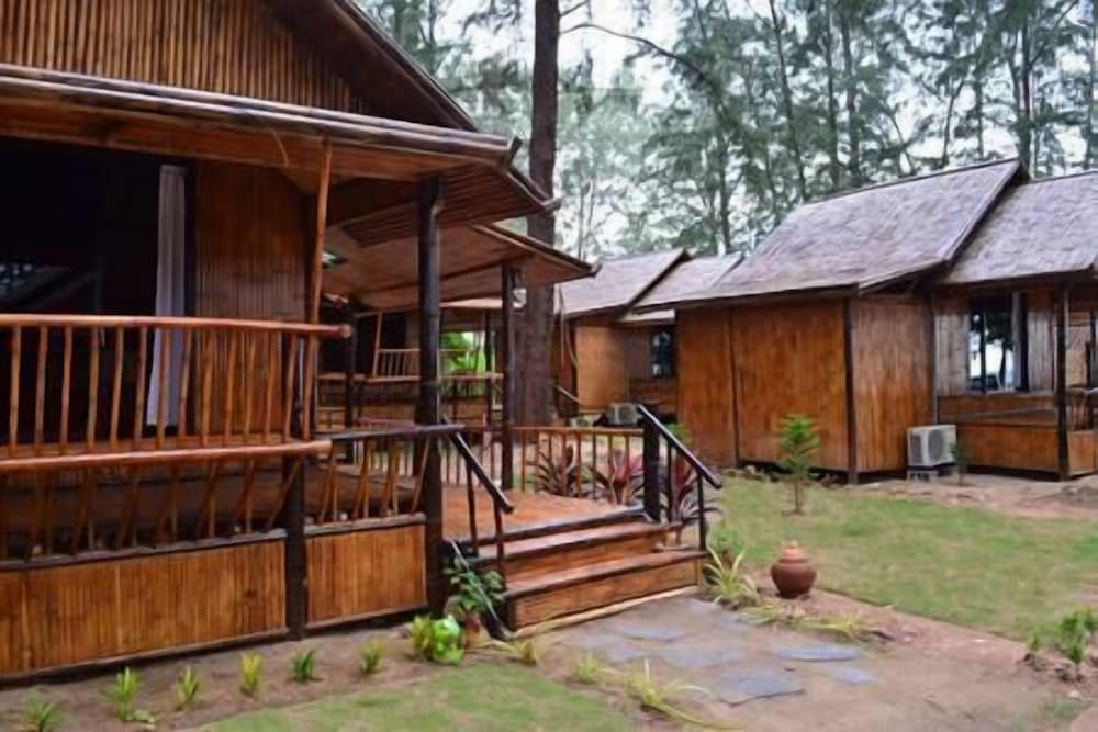 Eco Lanta Hideaway Beach Resort 3/44
