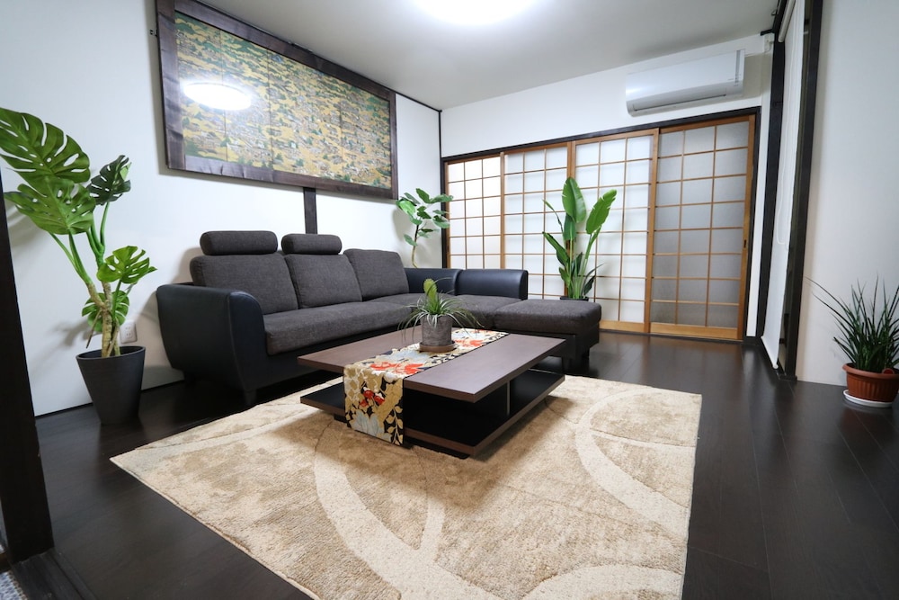 Guest House E-Nine 11/20