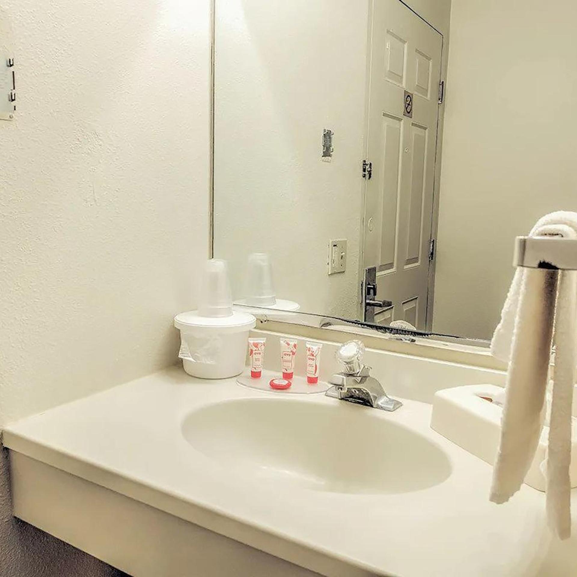 Coratel Inn Suites McCook 24/25