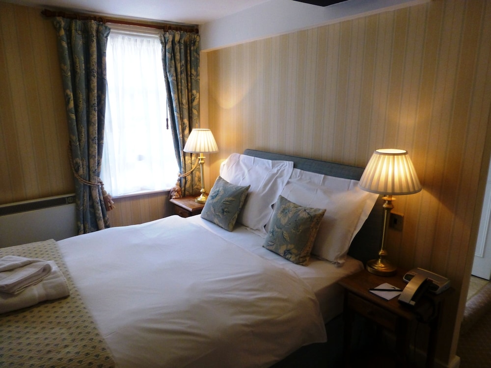 The Bear Hotel 9/33