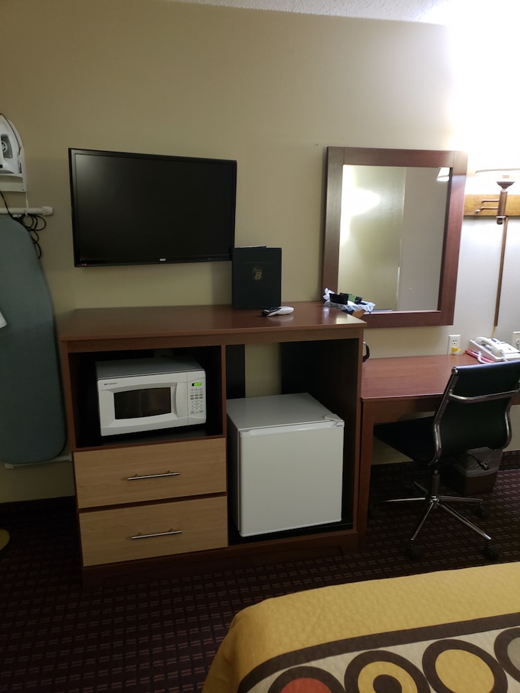 Super 8 by Wyndham Valentine NE 50/63