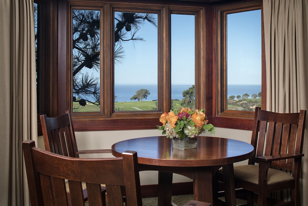 Lodge At Torrey Pines 66/80