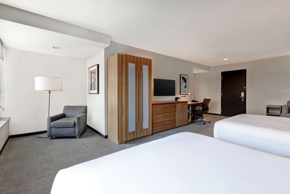 Hyatt Place Bloomington/Normal 15/56