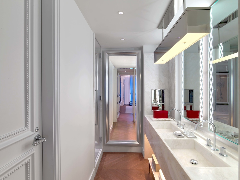 Baccarat Hotel And Residences New York 8/47