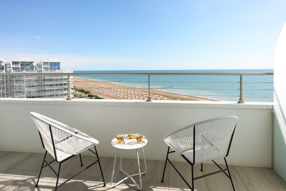 Adriatic Palace Hotel 61/65
