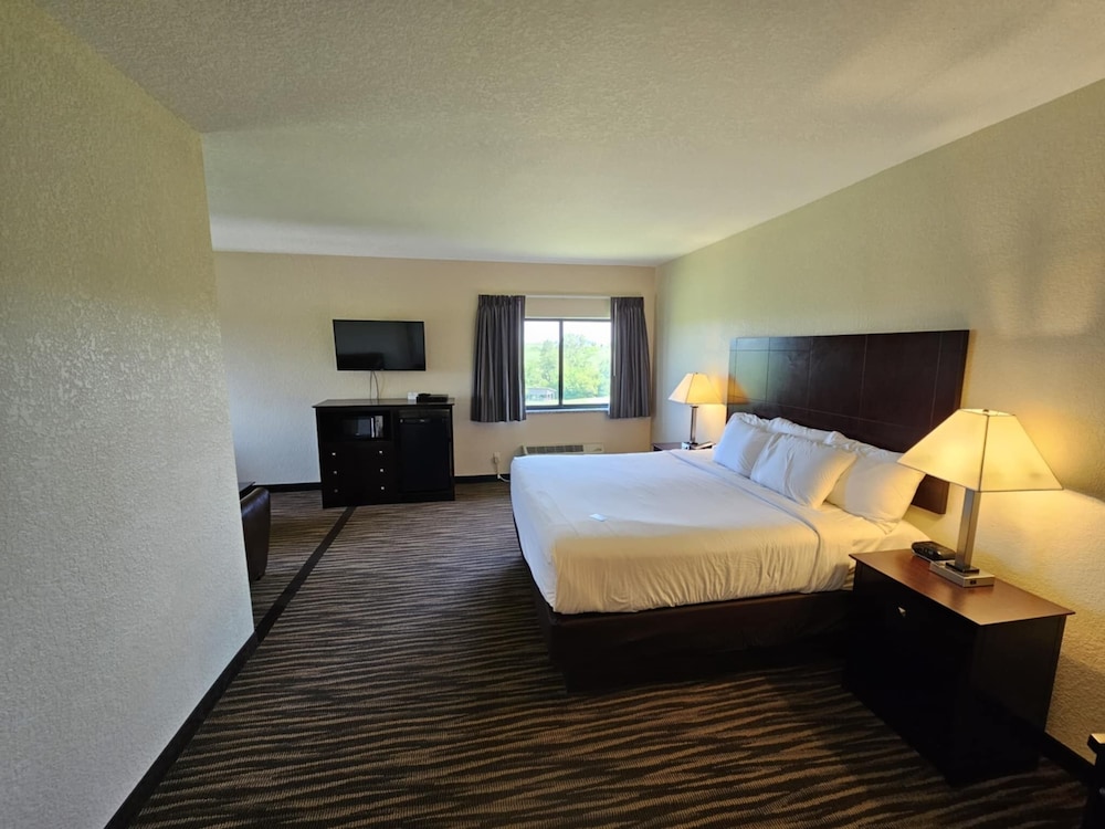 جناح تنفيذي بسرير كينج مع أريكة، Cobblestone Inn and Suites Maryville 7/10
