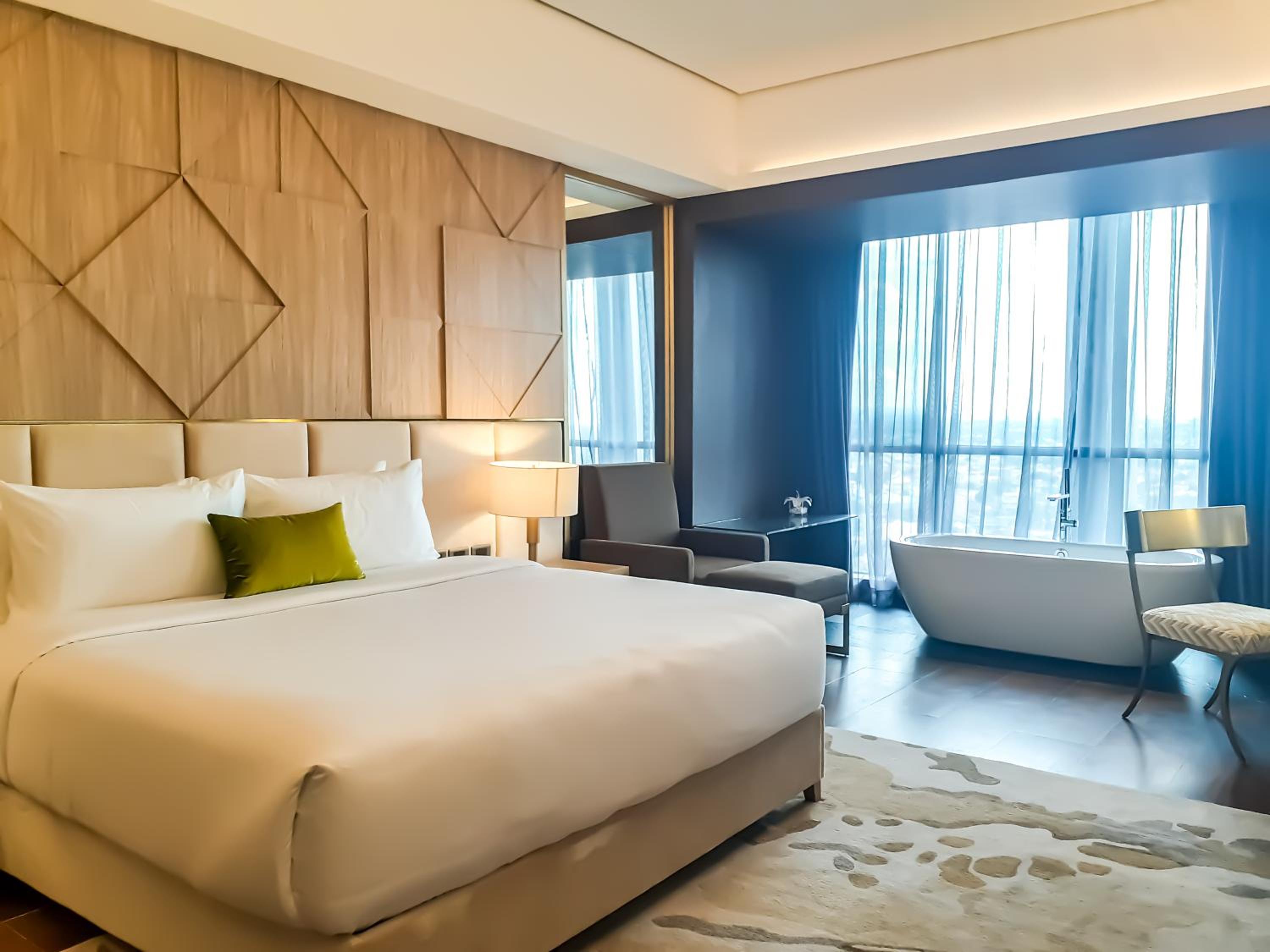 The Excelsior Hotel Las Pinas 5/50