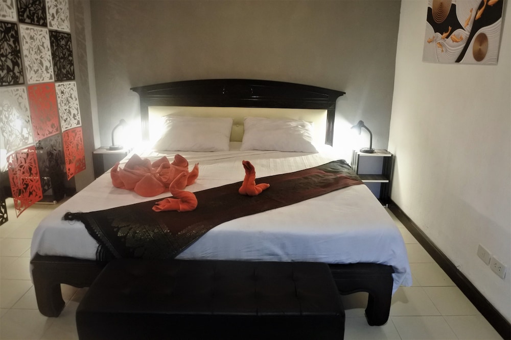 Hi Karon Beach Hotel 12/50