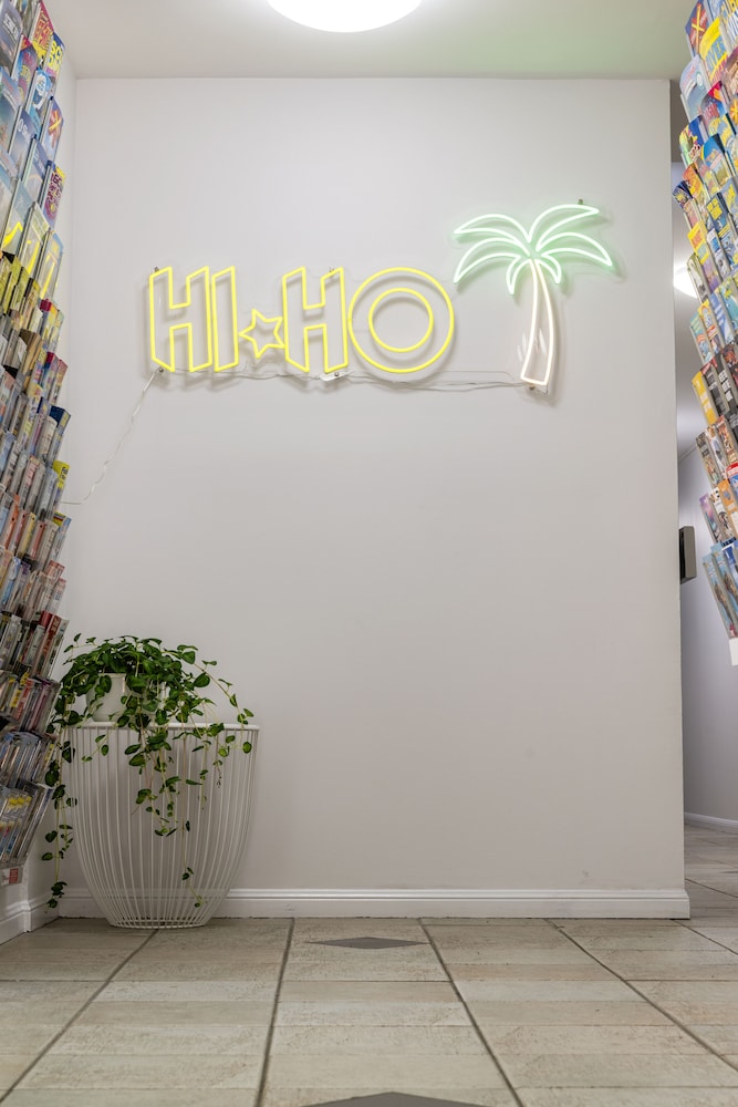 HI HO BEACH APARTMENTS 7/69