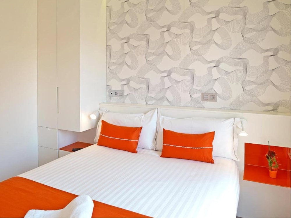 SUITE, APARTMENT
