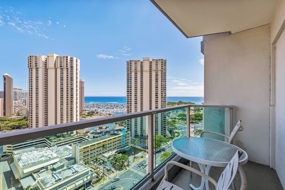 Castle at Ala Moana Hotel 39/59