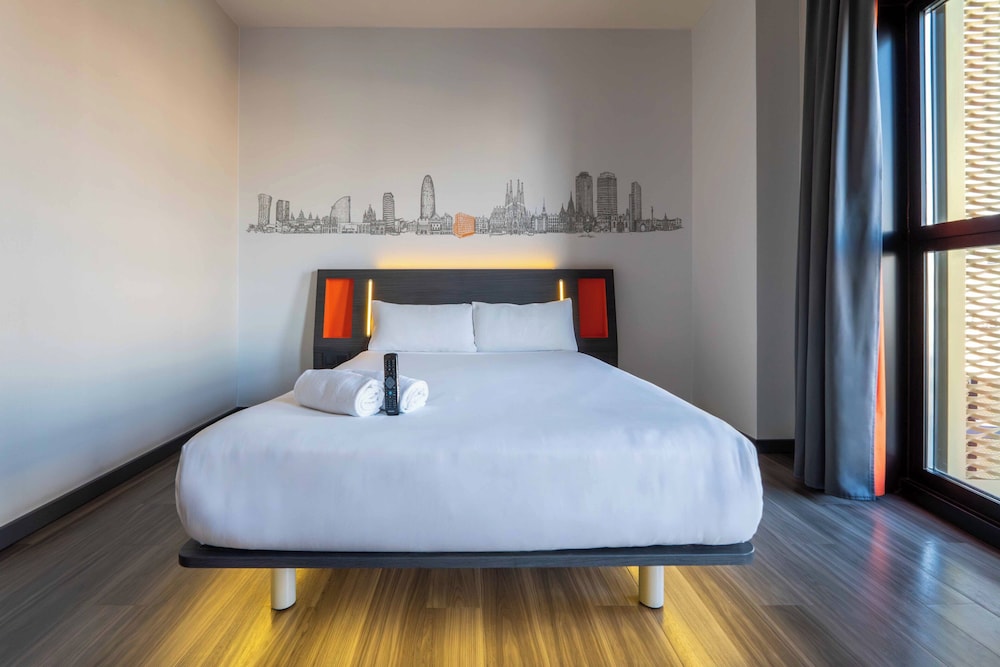 غرفة قياسية بسرير مزدوج لذوي الإعاقة، easyHotel Barcelona Fira 4/10