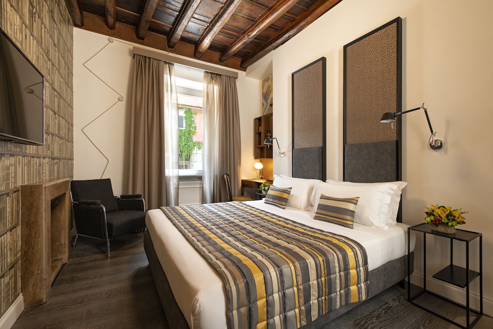 DELUXE, SUITE