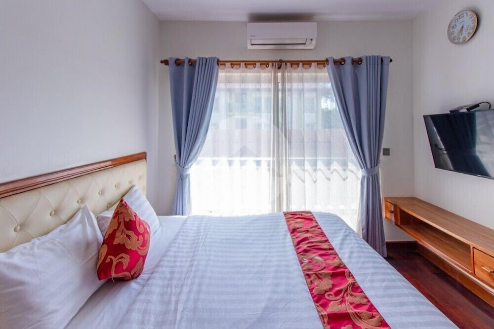 3 BEDROOMS, SUITE