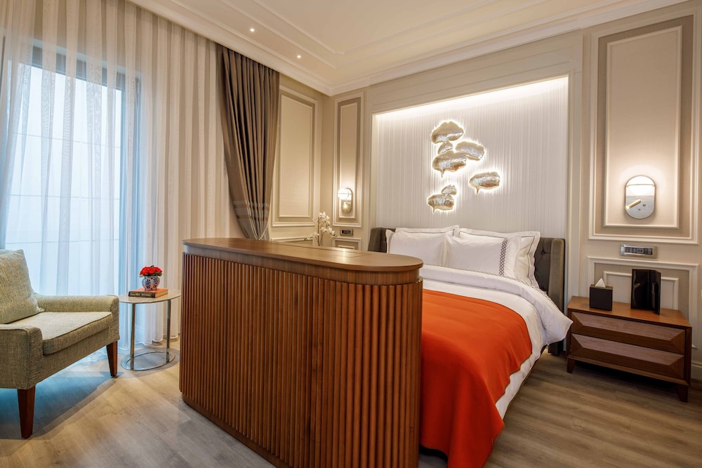 Amiral Palace Boutique Hotel 8/74