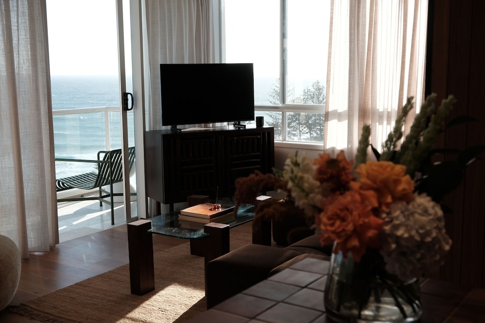 Burleigh Beach Tower 38/49