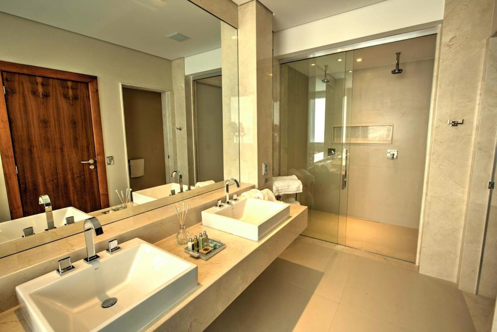 DAJ RESORT AND MARINA 47/49
