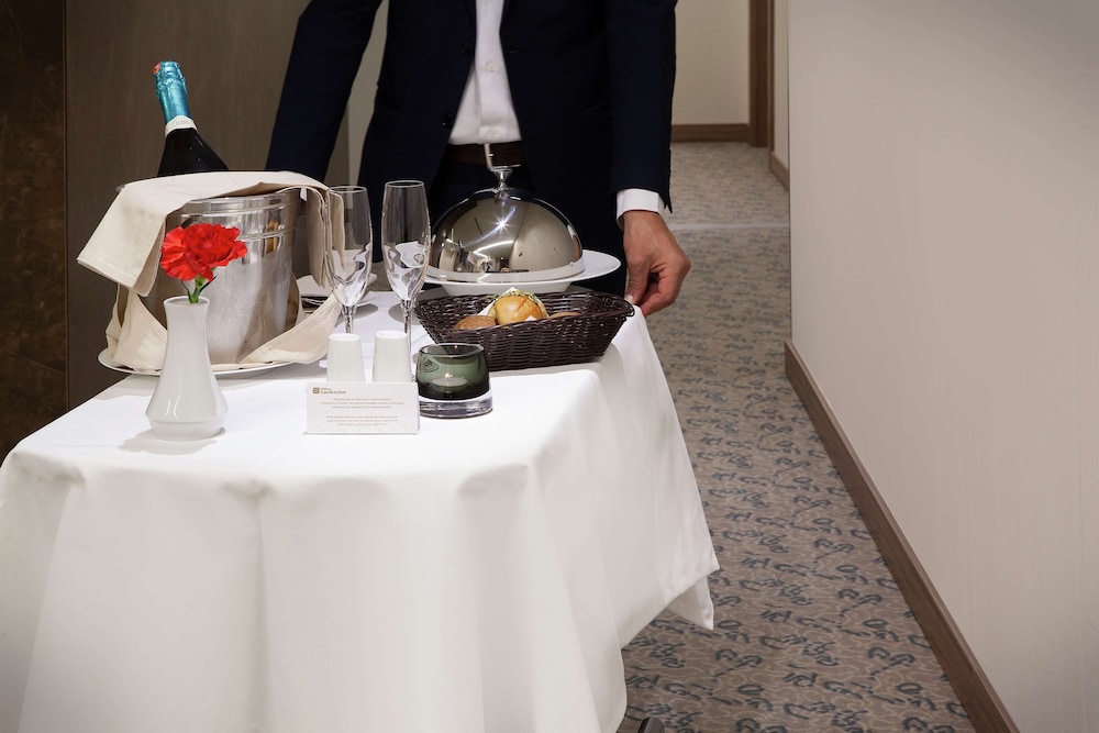 Hilton Garden Inn Tirana 73/81